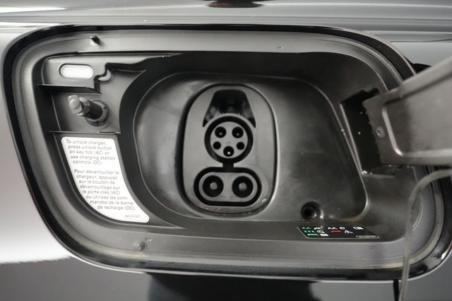 2023 Audi Q4 e-tron — photo 8 of 20
