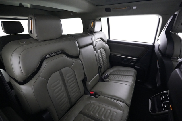 2024 Rivian R1S