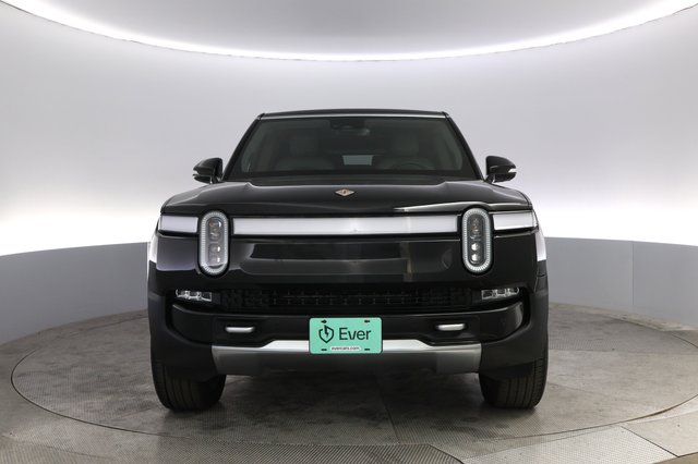2024 Rivian R1S — photo 9 of 23