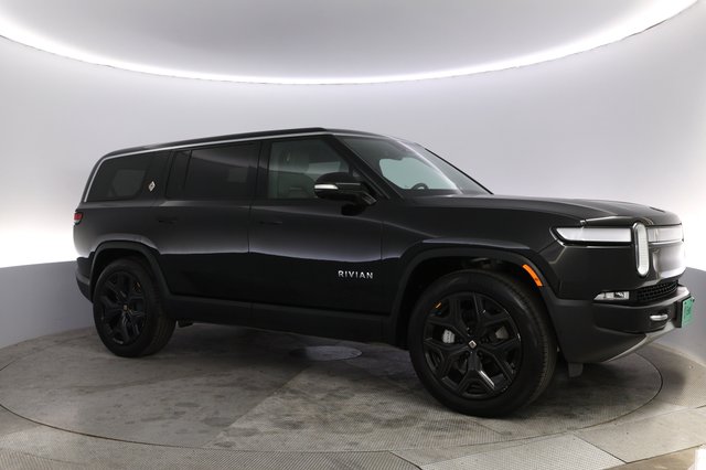 2024 Rivian R1S — photo 11 of 23