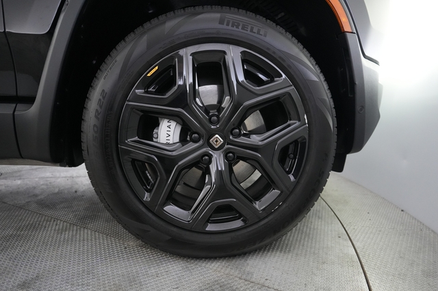 2024 Rivian R1S