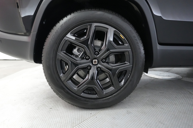 2024 Rivian R1S