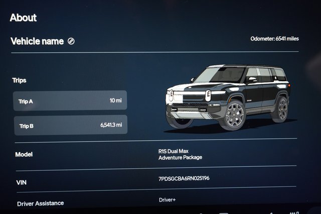 2024 Rivian R1S — photo 5 of 23
