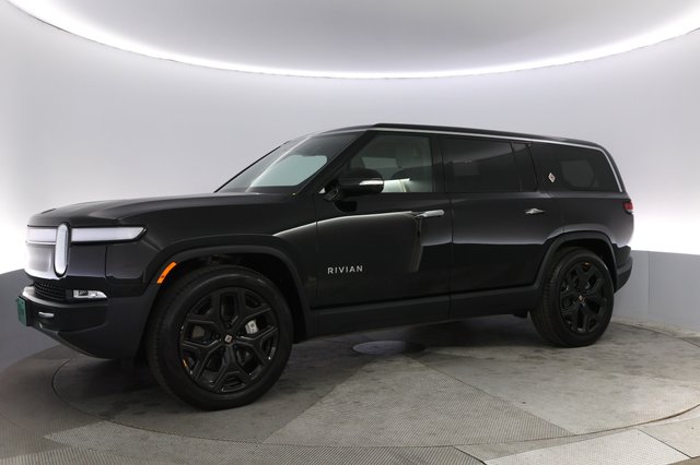 2024 Rivian R1S — photo 14 of 23