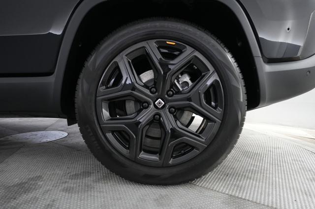 2024 Rivian R1S