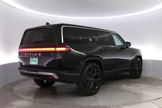2024 Rivian R1S — photo 2 of 23