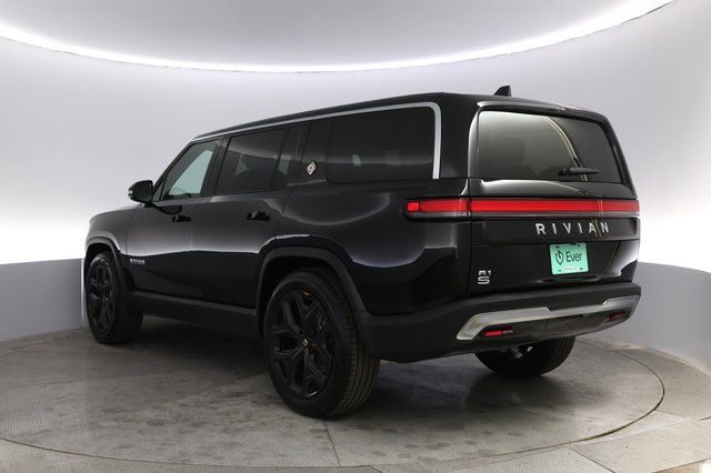 2024 Rivian R1S — photo 13 of 23