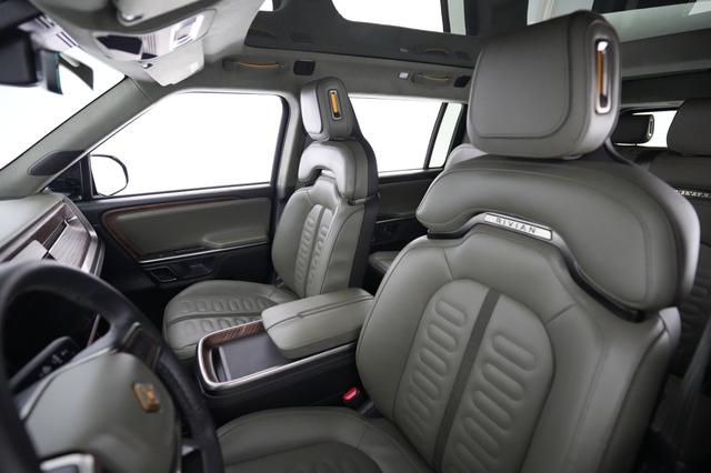 2024 Rivian R1S