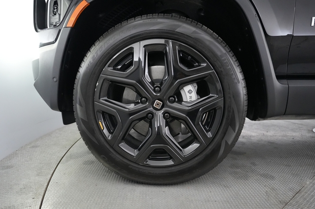 2024 Rivian R1S