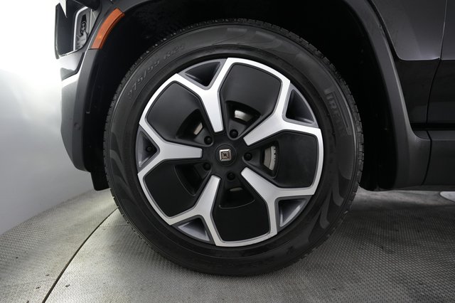 2024 Rivian R1S — photo 15 of 22
