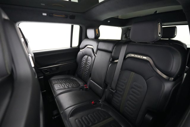 2024 Rivian R1S — photo 19 of 22