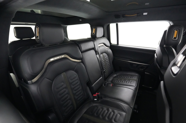 2024 Rivian R1S