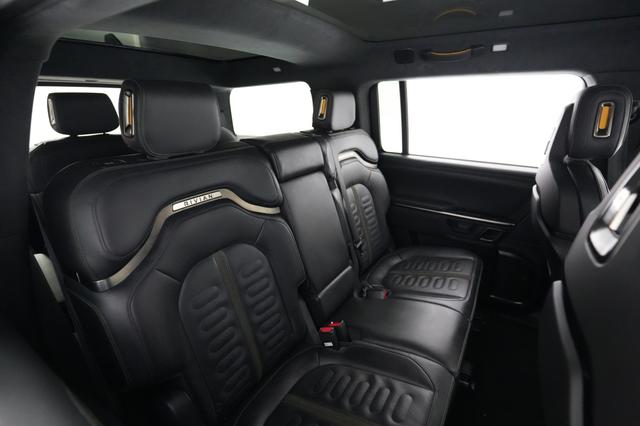 2024 Rivian R1S — photo 4 of 22