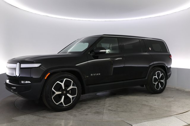2024 Rivian R1S — photo 14 of 22