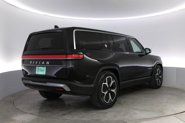 2024 Rivian R1S — photo 2 of 22