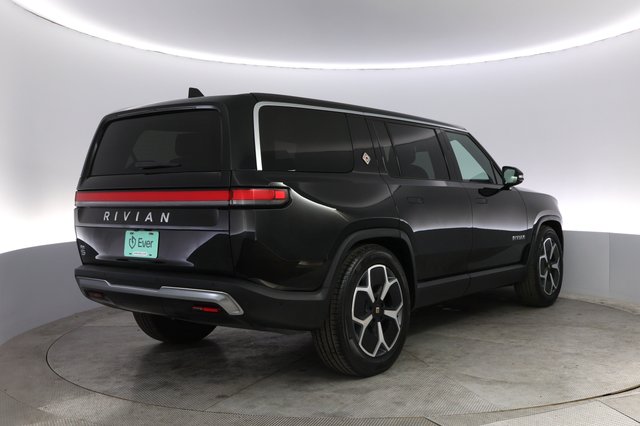 2024 Rivian R1S — photo 2 of 22