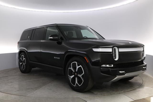 2024 Rivian R1S — photo 10 of 22