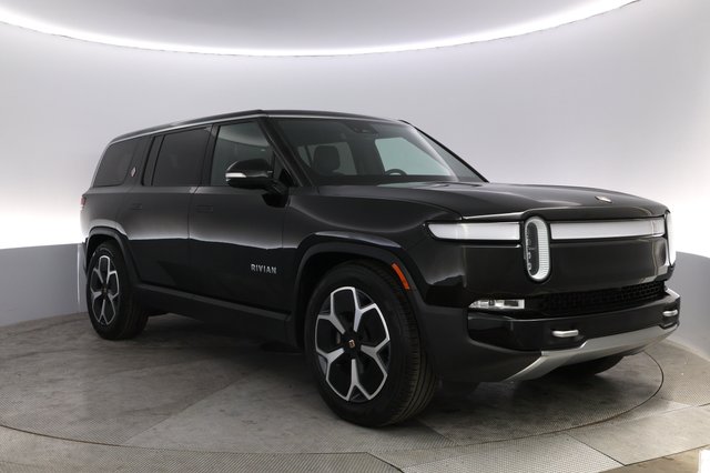 2024 Rivian R1S — photo 10 of 22