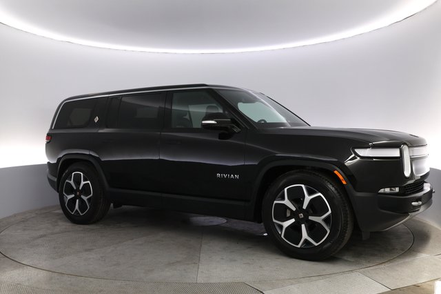 2024 Rivian R1S — photo 11 of 22