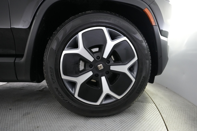 2024 Rivian R1S