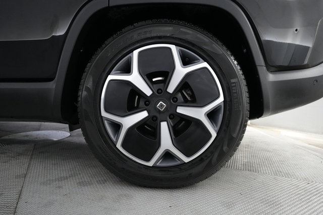 2024 Rivian R1S