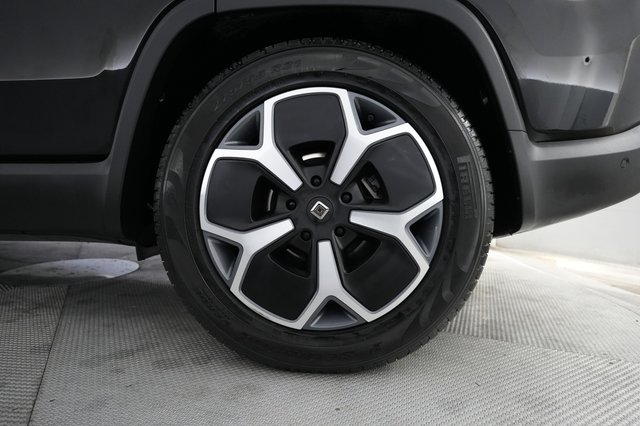 2024 Rivian R1S — photo 7 of 22
