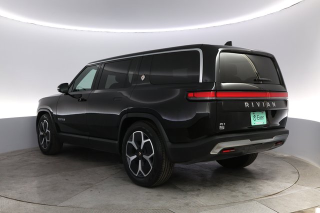 2024 Rivian R1S — photo 13 of 22