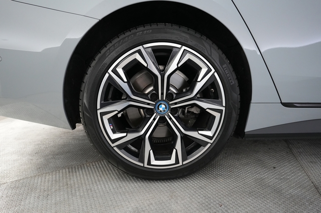 2022 BMW i4
