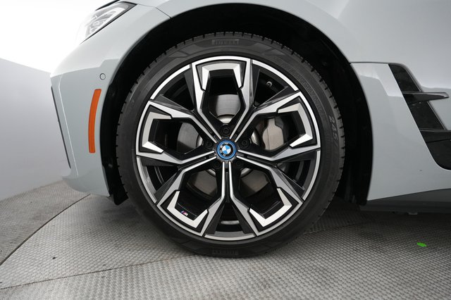 2022 BMW i4 — photo 15 of 20