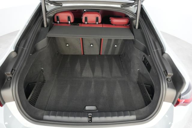 2022 BMW i4 — photo 6 of 20