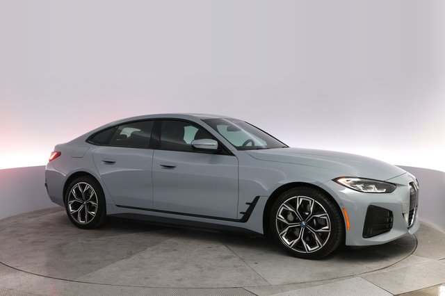2022 BMW i4 — photo 11 of 20