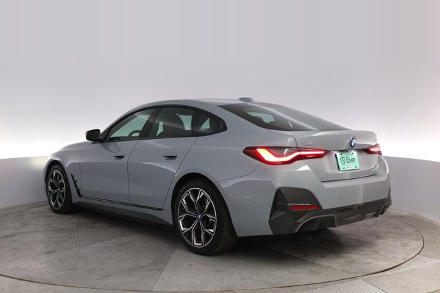 2022 BMW i4 — photo 13 of 20