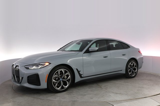 2022 BMW i4 — photo 14 of 20