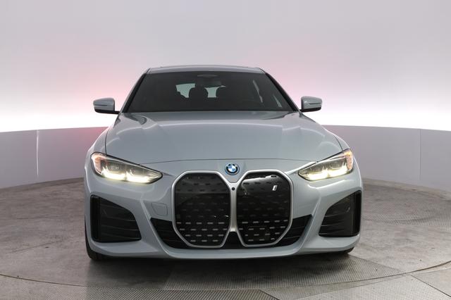 2022 BMW i4 — photo 9 of 20