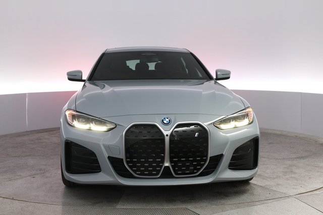 2022 BMW i4 — photo 9 of 20