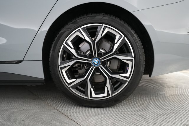 2022 BMW i4 — photo 7 of 20