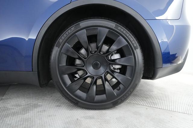2022 Tesla Model Y — photo 7 of 22