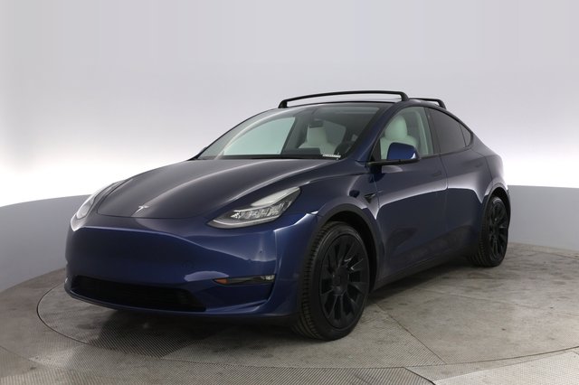 2022 Tesla Model Y — VIN 7SAYGAEE5NF395121