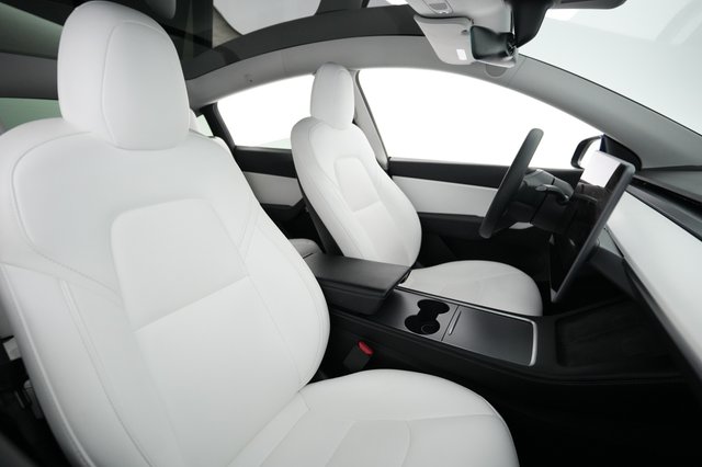 2022 Tesla Model Y — photo 18 of 22