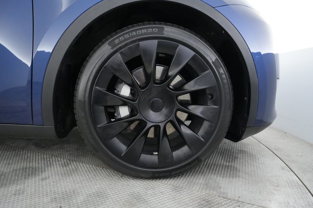 2022 Tesla Model Y — photo 16 of 22