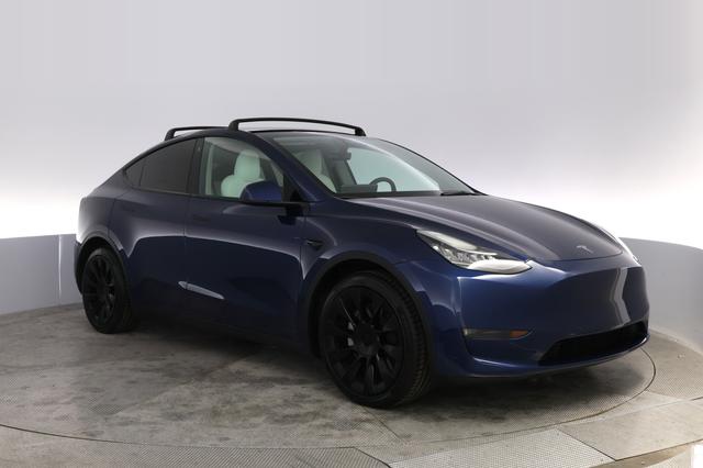 2022 Tesla Model Y — photo 10 of 22