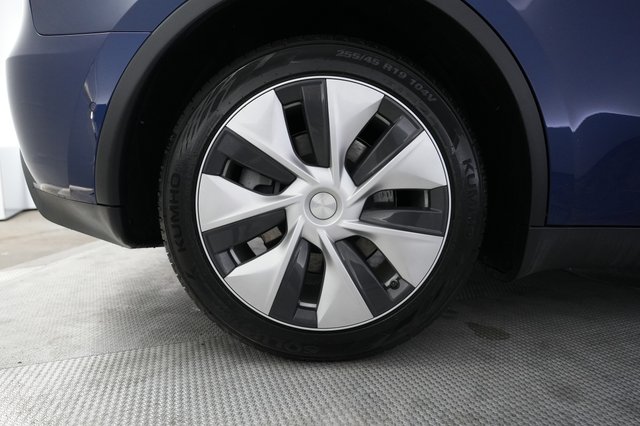 2022 Tesla Model Y — photo 17 of 24