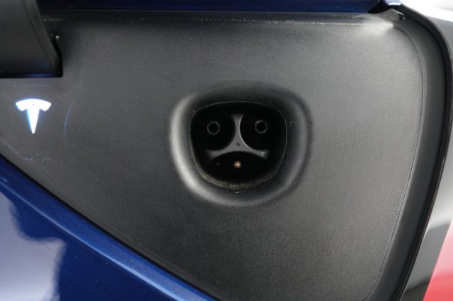 2022 Tesla Model Y — photo 8 of 24