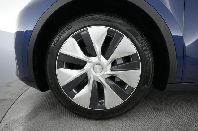 2022 Tesla Model Y — photo 15 of 24