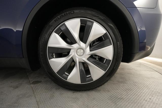 2022 Tesla Model Y — photo 7 of 24
