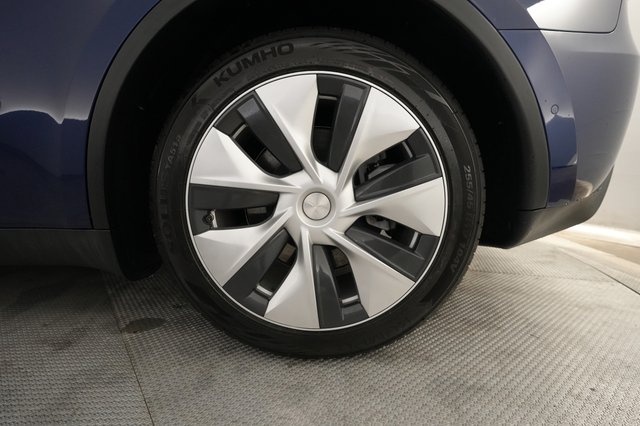 2022 Tesla Model Y — photo 7 of 24