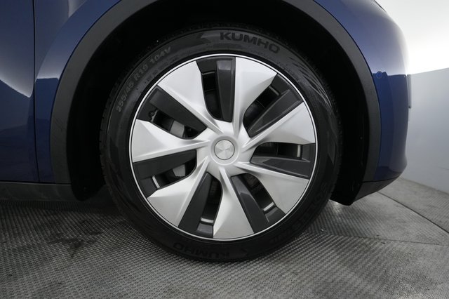 2022 Tesla Model Y — photo 16 of 24