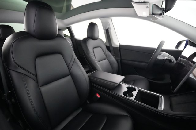 2022 Tesla Model Y — photo 18 of 24