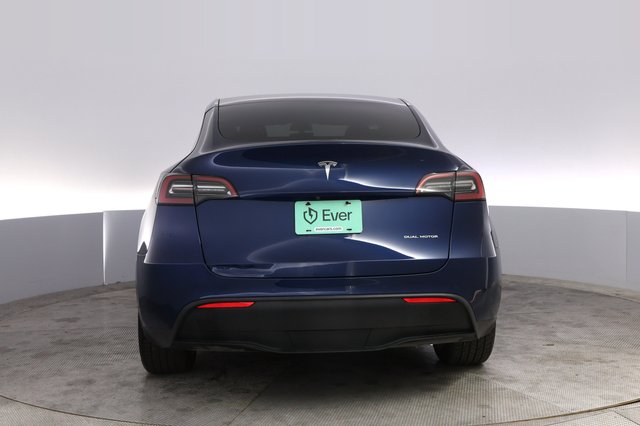 2022 Tesla Model Y — photo 12 of 24