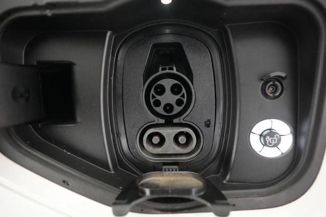 2022 Ford F-150 Lightning — photo 8 of 17